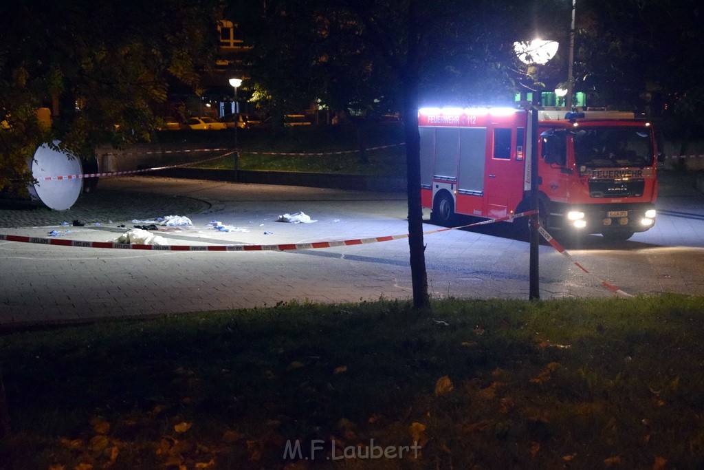 Einsatz BF Messerstecherei Koeln Neustadt Nord Eberplatz Platzmitte P018.JPG - Miklos Laubert